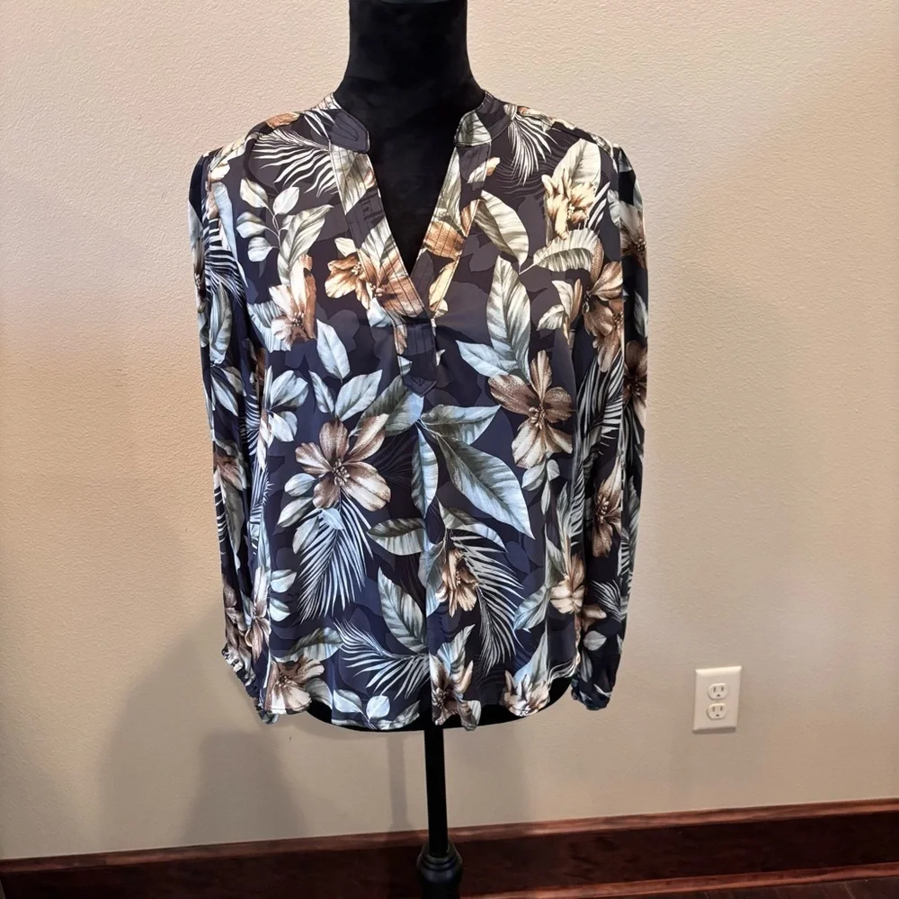 NWT Tommy Bahama Coastal Petals Split Neck Top in Black, Small, Spring Summer